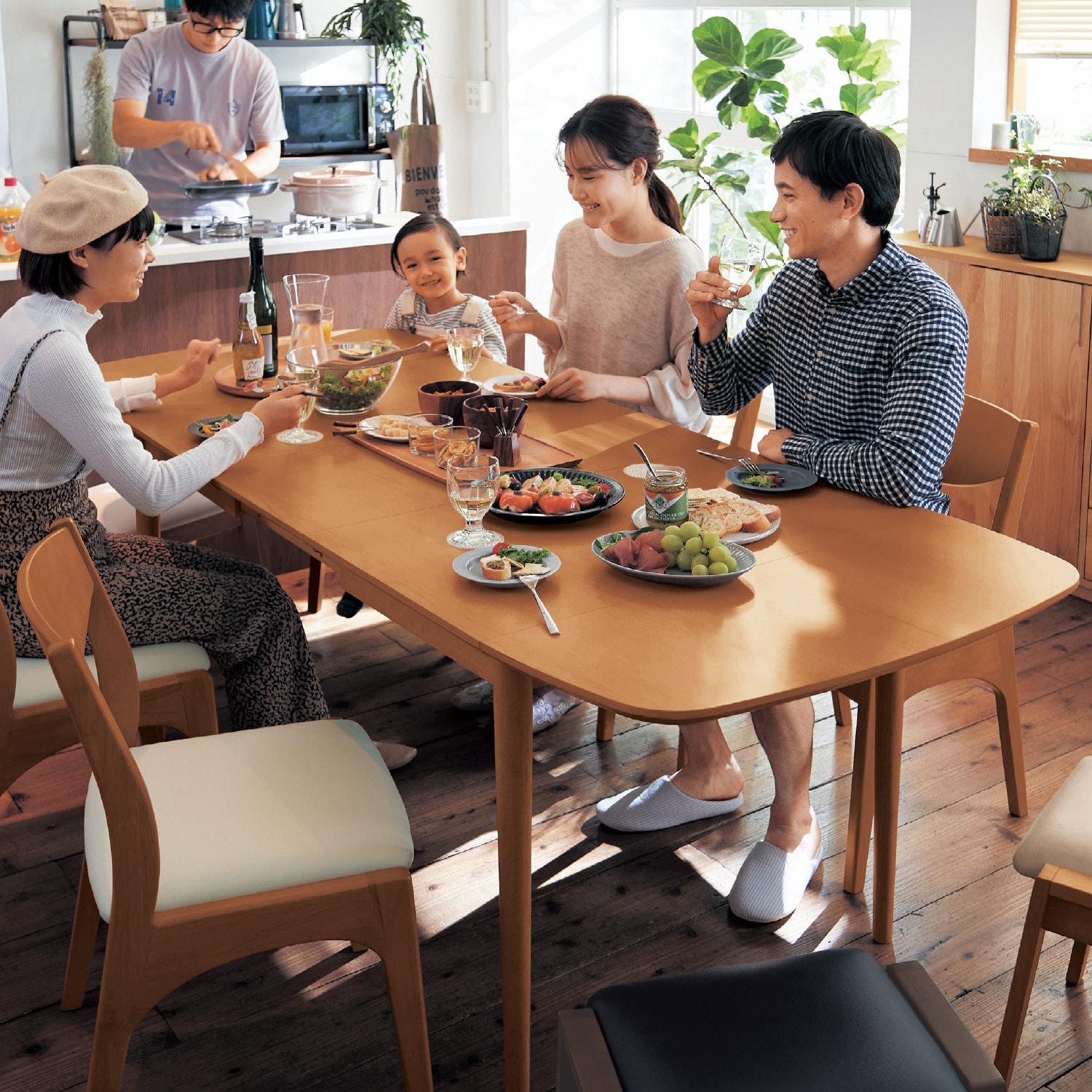 6つのスタイルに変化する伸長式ダイニングテーブルの商品写真