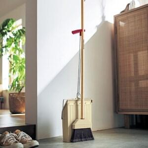 インテリアに馴染むほうき&柄付きちりとりセット[日本製]の商品写真