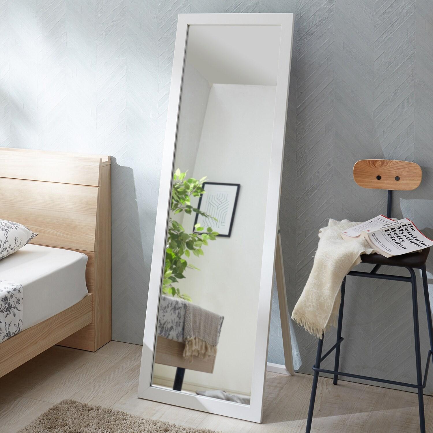 お部屋になじみやすい木目調スタンドミラーの商品写真