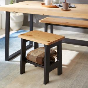 国産ひのきを使用した明るい風合いのダイニングスツールの商品写真