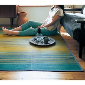 コンパクトに収納できるい草ラグの商品写真