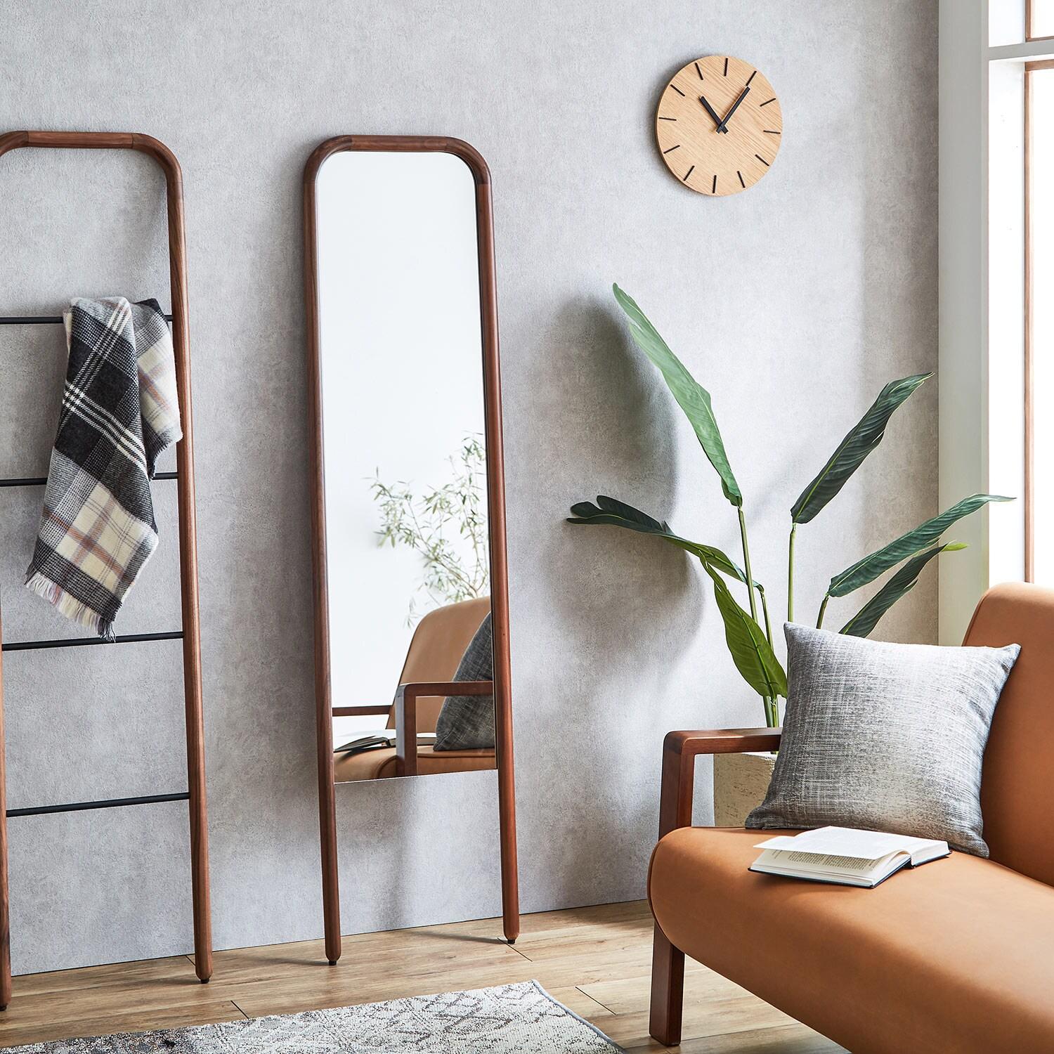 ウォルナット材の立てかけミラーの商品写真