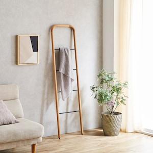 オーク材の立てかけラダーハンガーの商品写真