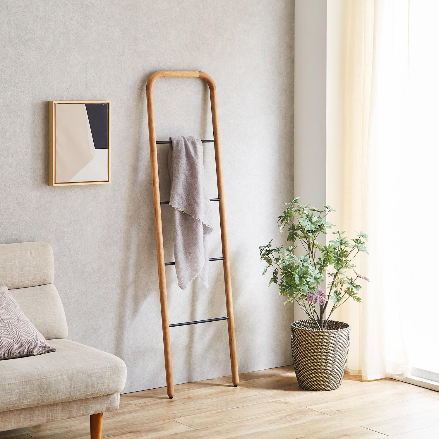 オーク材の立てかけラダーハンガーの商品写真