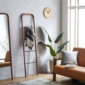 ウォルナット材の立てかけラダーハンガーの商品写真