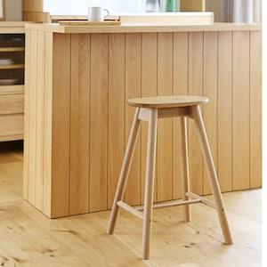 丸みが可愛いオーク材のカウンタースツール[日本製]の商品写真