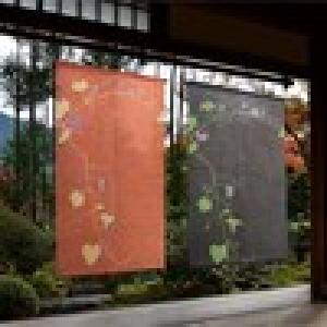 手織りの麻生地を使ったお部屋彩る装飾のれん(野葡萄)の商品写真