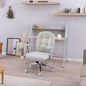 女性におすすめ!ふんわりした座り心地のアーム付きデスクチェアの商品写真