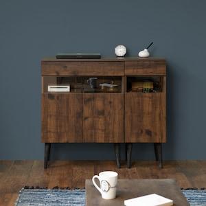 シャビーな木目のガラス窓キャビネットの商品写真