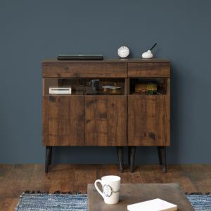 シャビーな木目のガラス窓キャビネットの商品写真