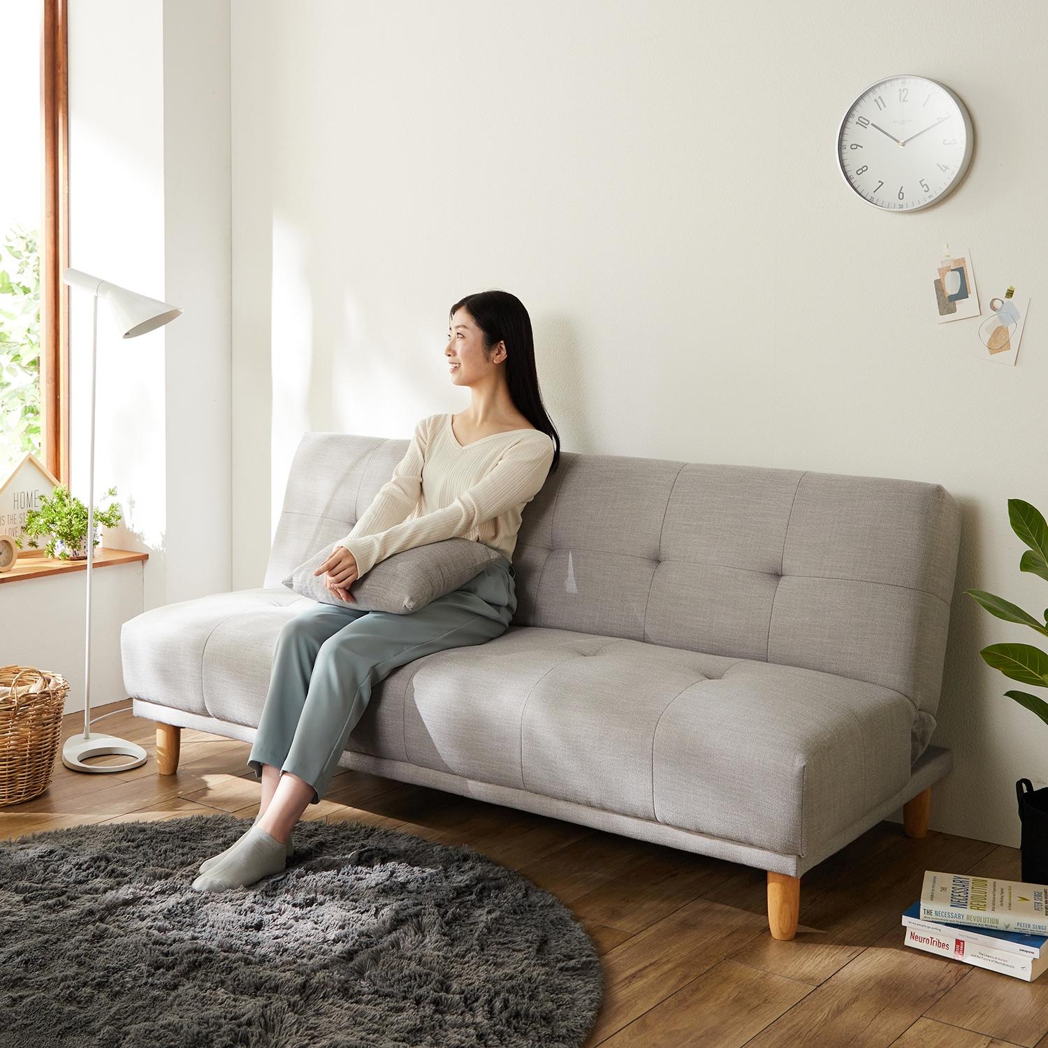 優しい風合いのカラーから選べるクッション付きソファーベッドの商品写真