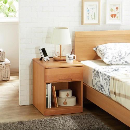 アルダー材のベッドサイドテーブルの商品写真