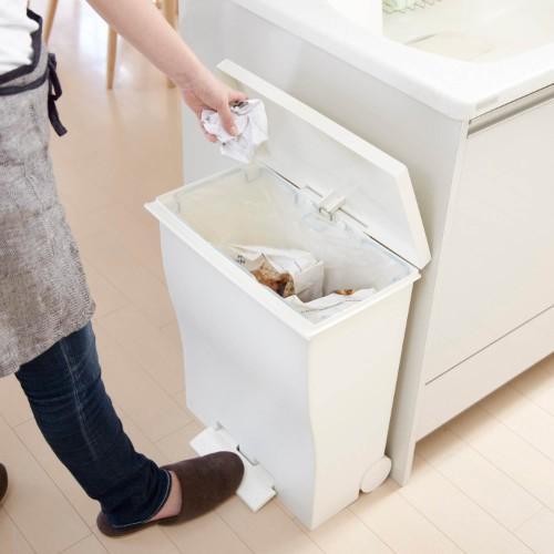 キャスターと蓋付きワイドペダル式ゴミ箱"クード"<39L> 【キッチンゴミ箱】の商品写真