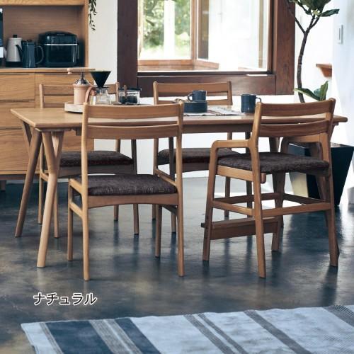 オーク材のゆったり座れるダイニングテーブルの商品写真