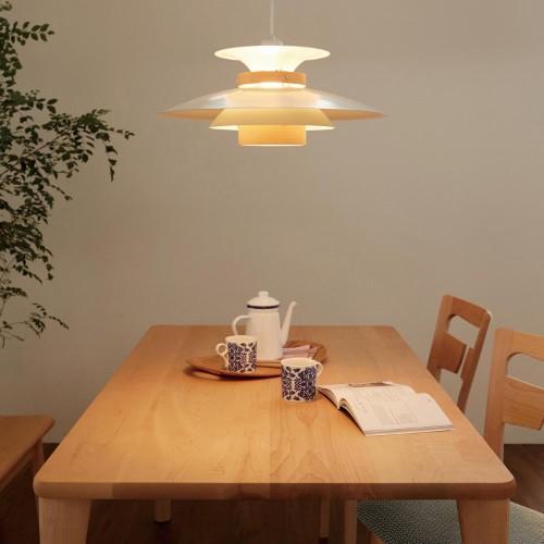 隙間から光が漏れる北欧モダンなペンダントライト「Mercero」の商品写真