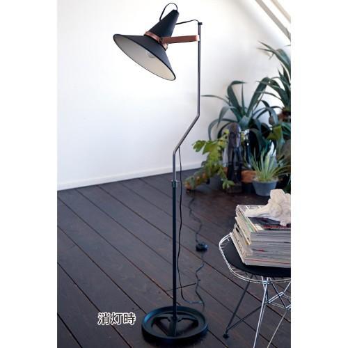 スチール製フロアランプ「studio D」<約28×150cm>の商品写真