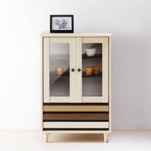 床色と合わせやすい3色引出しのキャビネットの商品写真