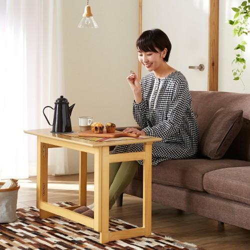 ソファ前で使いやすいシンプル折りたたみテーブルの商品写真