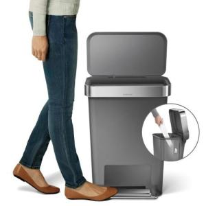 足元ペダルで開閉する蓋付きキッチンゴミ箱「レクタンギュラーステップカン」<45L>