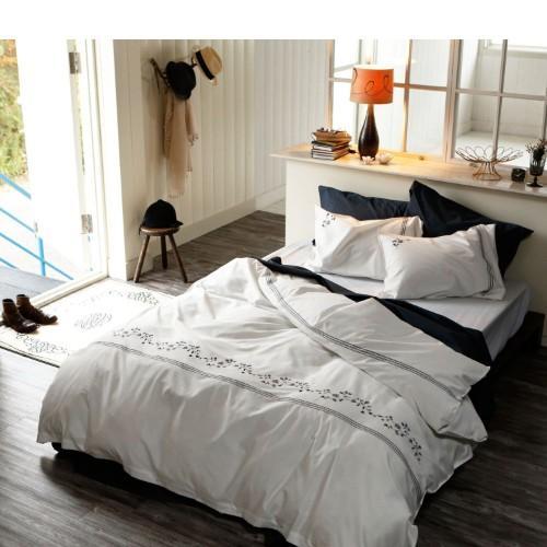 草花柄刺繍の綿素材を使った掛け布団カバーの商品写真