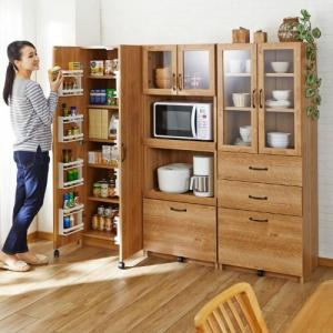 高さを抑えて女性でも使いやすい木目調レンジボード