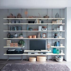 棚板を調整できる突っ張りラックの商品写真