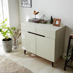 すっきりしたデザインのリビングキャビネットの商品写真