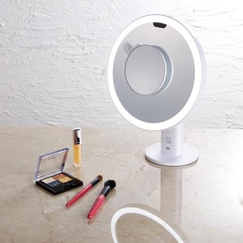 明るさを調整できるセンサーライト付きスタンドミラー【人間工学に基づいて設計】の商品写真