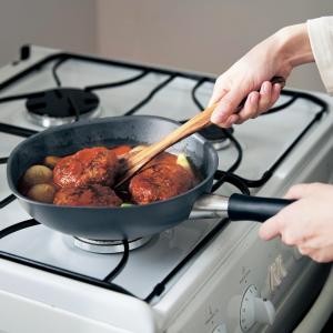 軽くてお手入れしやすいダブルファイバー窒化鉄フライパン【フタ付き IH対応】の商品写真