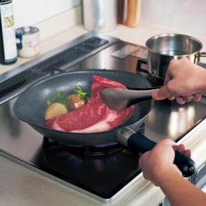 軽くてお手入れしやすいダブルファイバー窒化鉄フライパン【フタ付き IH対応】の商品写真