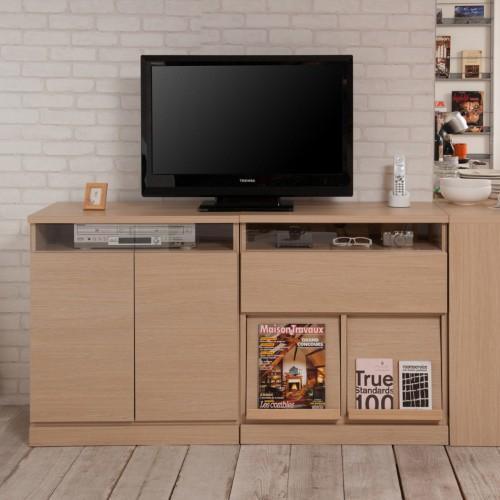 キレイな木目のガラス窓キャビネットの商品写真