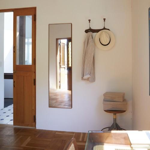 くっきり映る割れない軽量ウォールミラー(木製フレーム)の商品写真