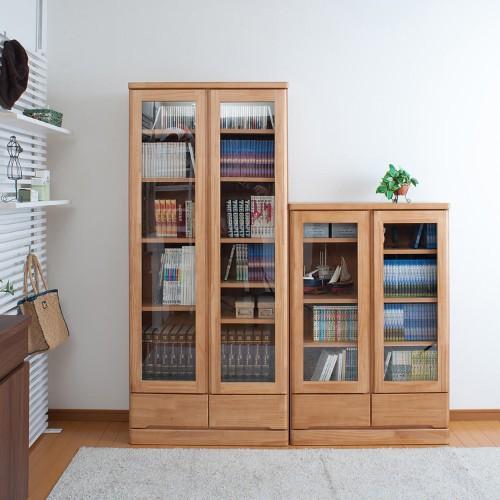 パイン材のガラス扉本棚の商品写真