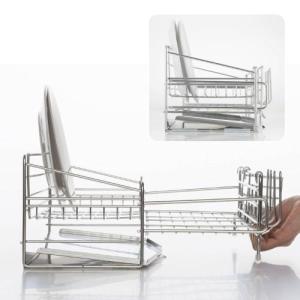 食器を入れた状態で引き出せて仕切りがついているステンレス水切りかご[日本製]の商品写真