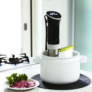 食材の美味しさを引き出す低温調理器の商品写真