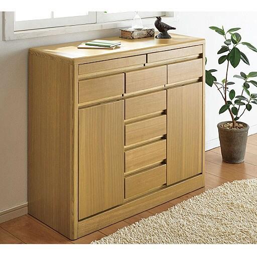 木目がやさしい天然木キャビネットの商品写真