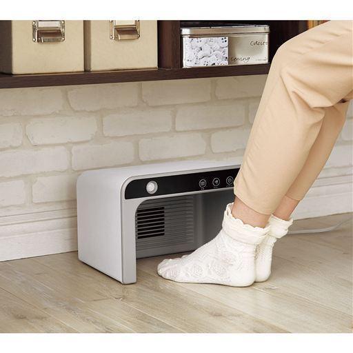 足元セラミックヒーターの商品写真